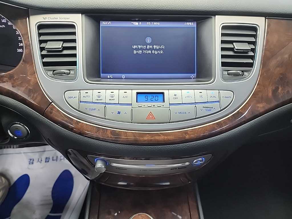HYUNDAI Genesis - Vista 10