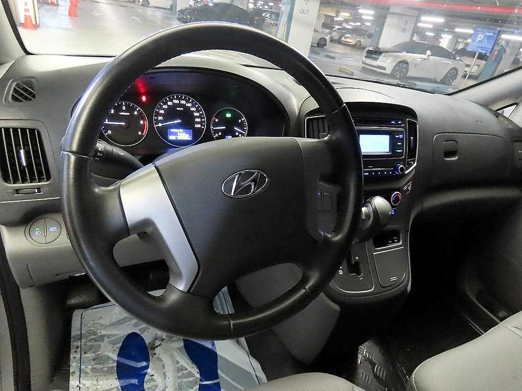 HYUNDAI Starex - Vista 8