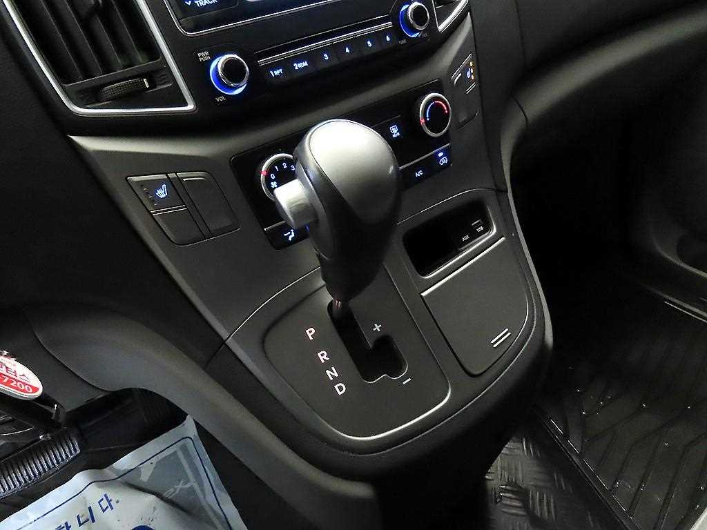 HYUNDAI Starex - Vista 12