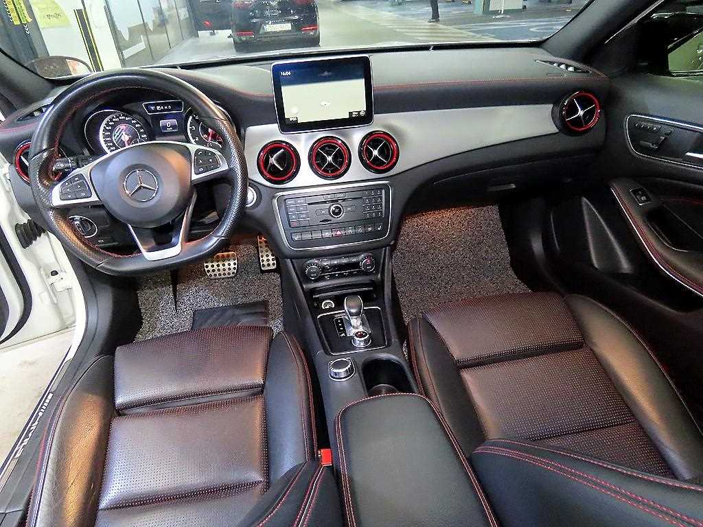 Mercedes Benz GLA Class - Vista 10