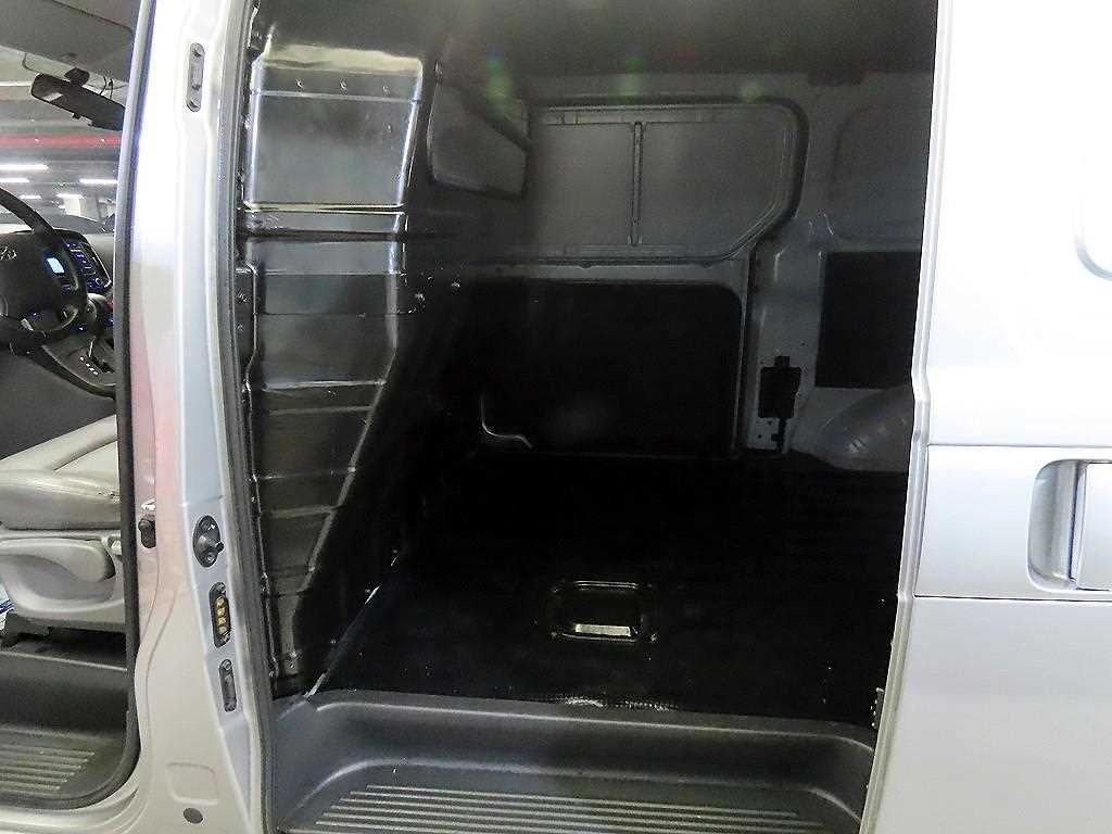 HYUNDAI Starex - Vista 7