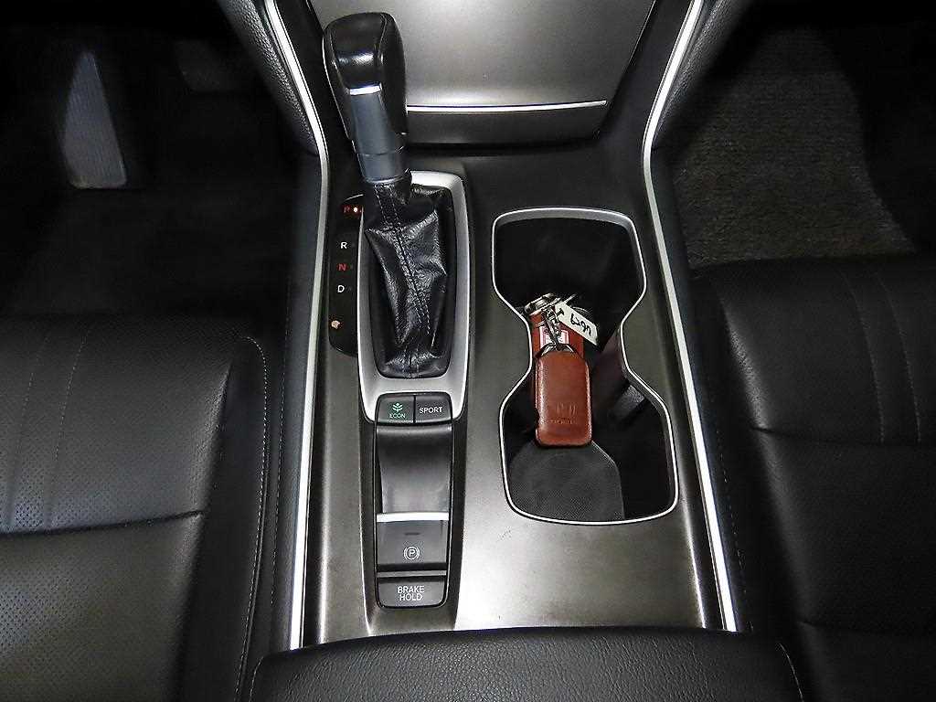 Honda Accord - Vista 11