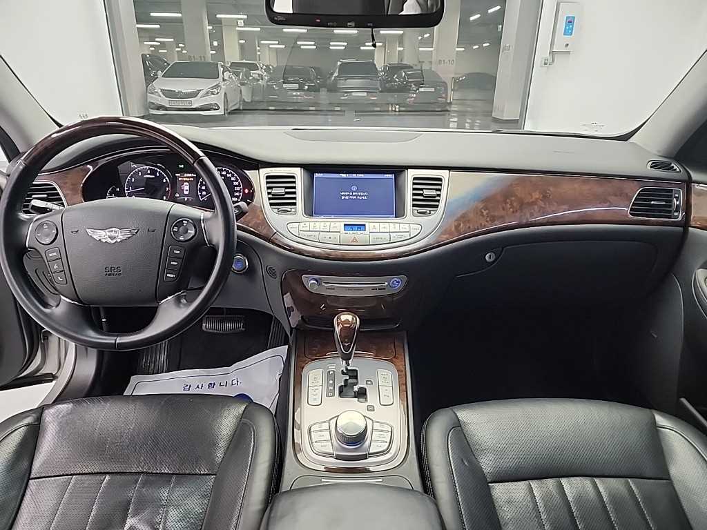 HYUNDAI Genesis - Vista 7