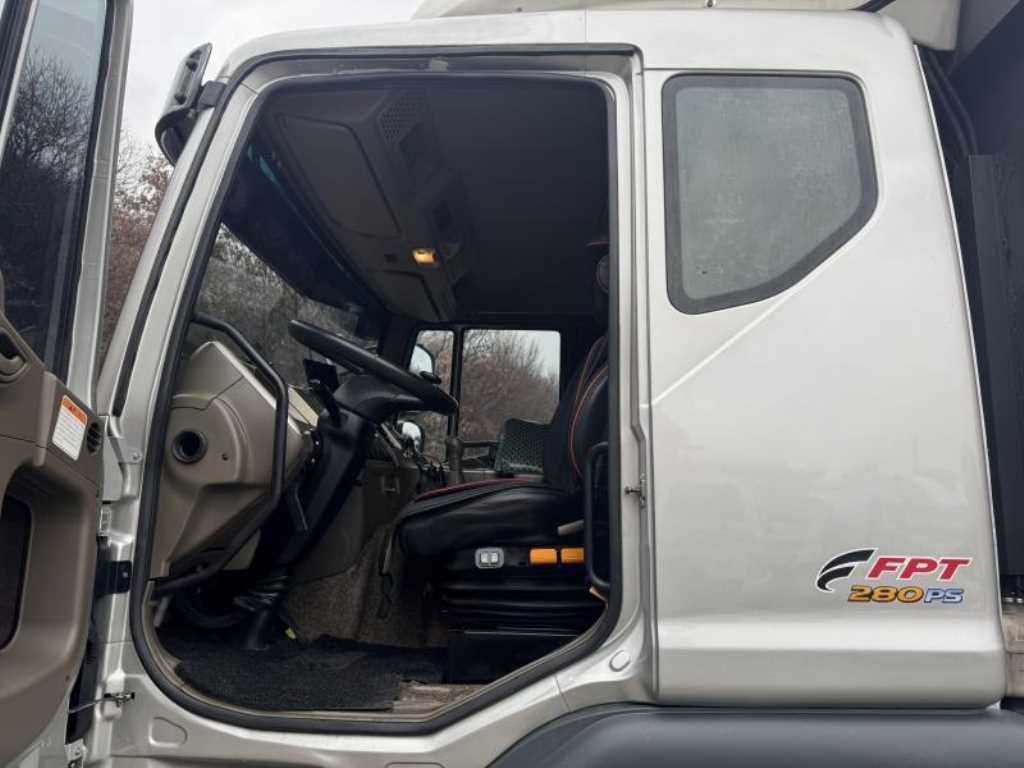 medium and large cargo truck - Vista 9