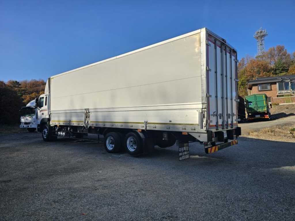 medium and large cargo truck - Vista 4