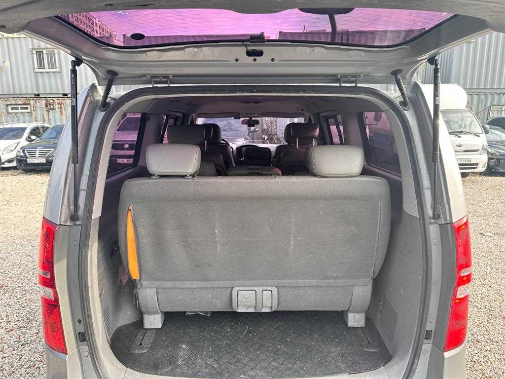 HYUNDAI Starex - Vista 6