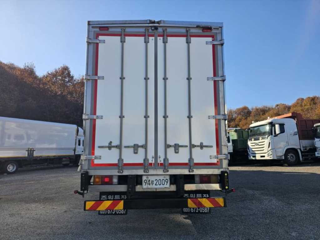 medium and large cargo truck - Vista 5