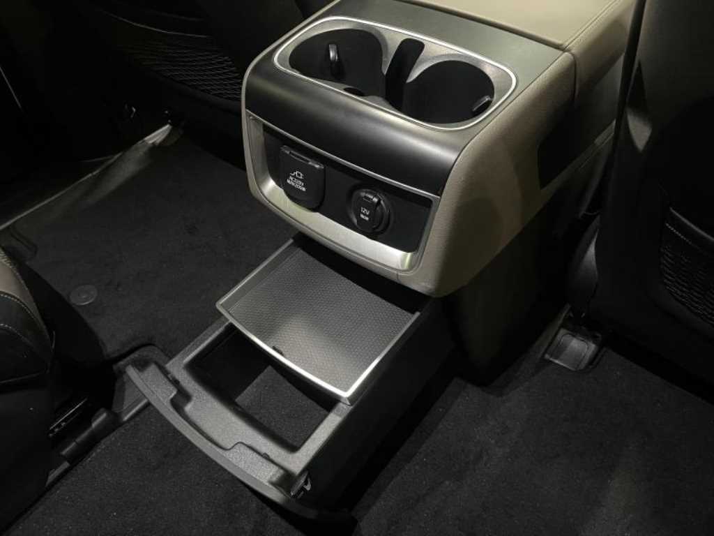 KIA Carnival - Vista 12