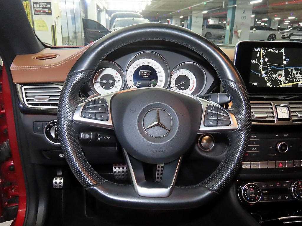 Mercedes Benz CLS Class - Vista 8