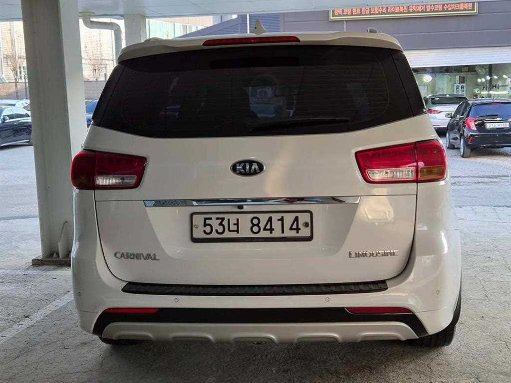 KIA Carnival - Vista 5