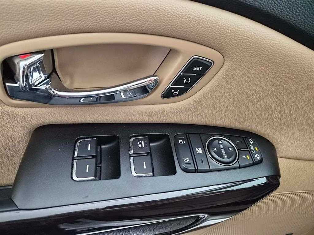 KIA Carnival - Vista 12