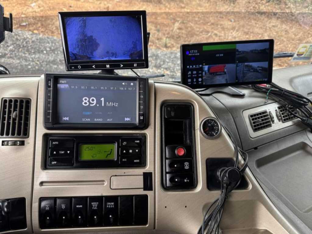 medium and large cargo truck - Vista 10