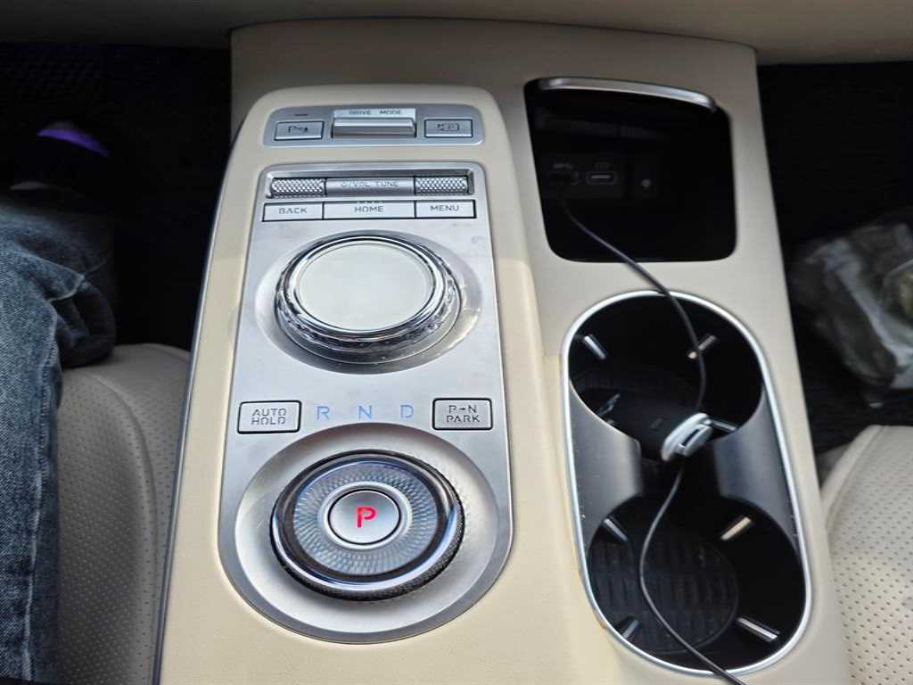 Genesis GV70 - Vista 10