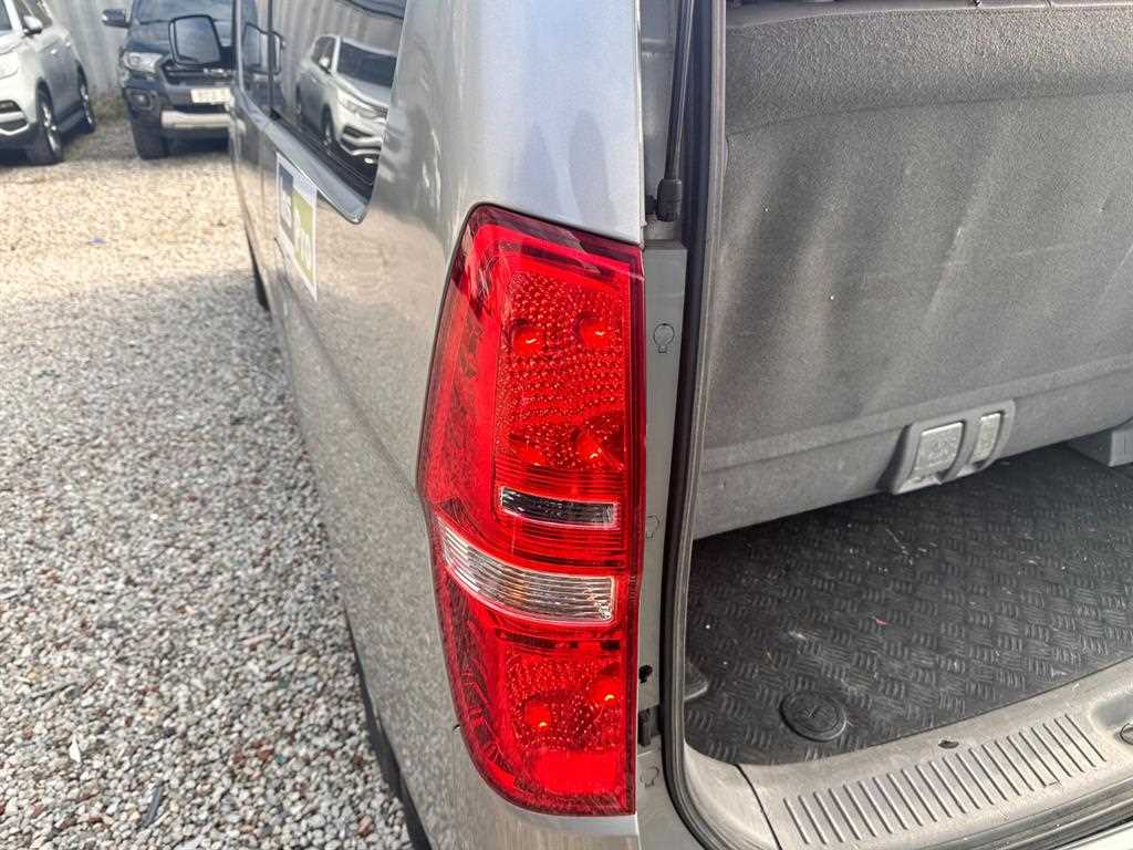 HYUNDAI Starex - Vista 8