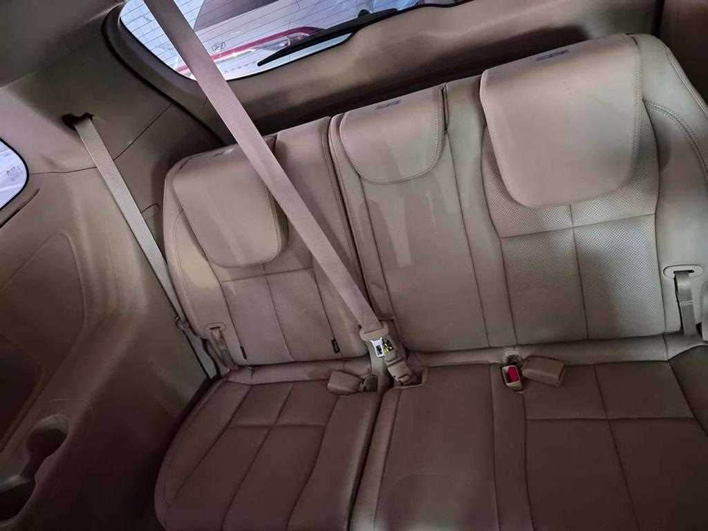 KIA Carnival - Vista 8