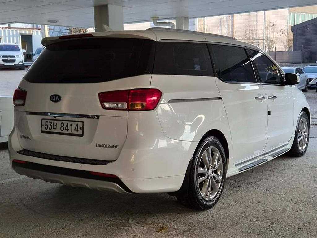 KIA Carnival - Vista 4