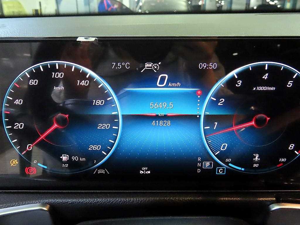 Mercedes Benz GLB Class - Vista 9