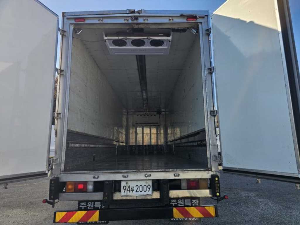 medium and large cargo truck - Vista 7