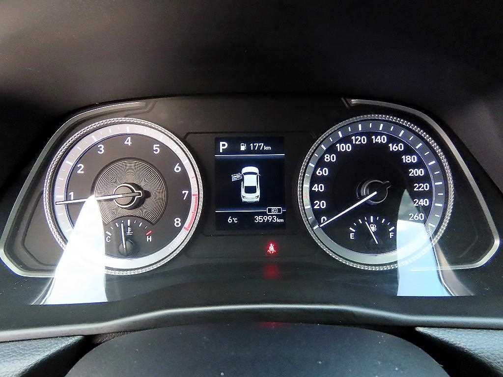 HYUNDAI Sonata - Vista 9