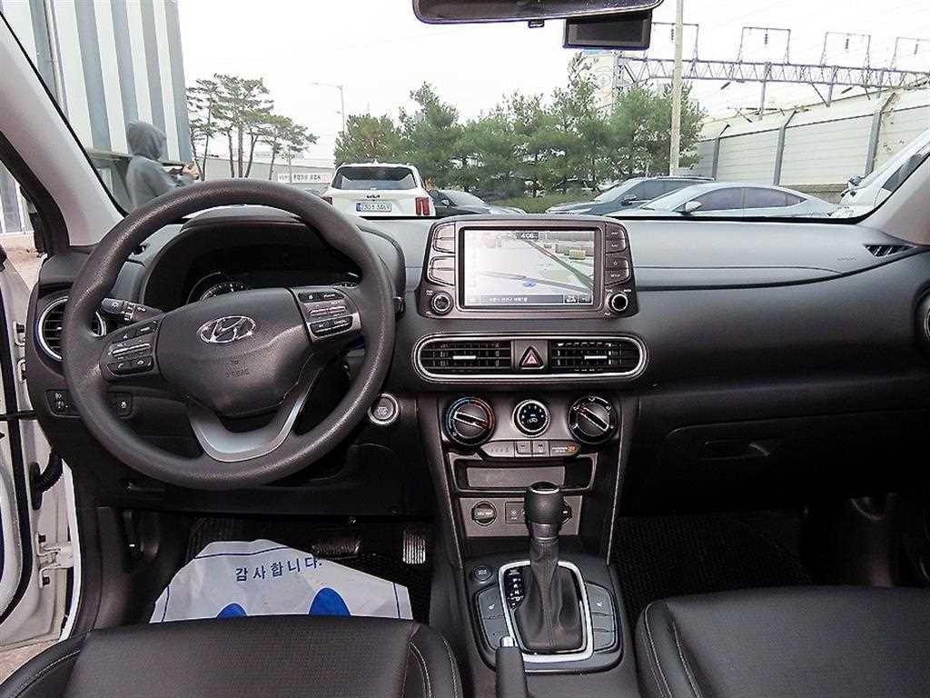 HYUNDAI Kona - Vista 7