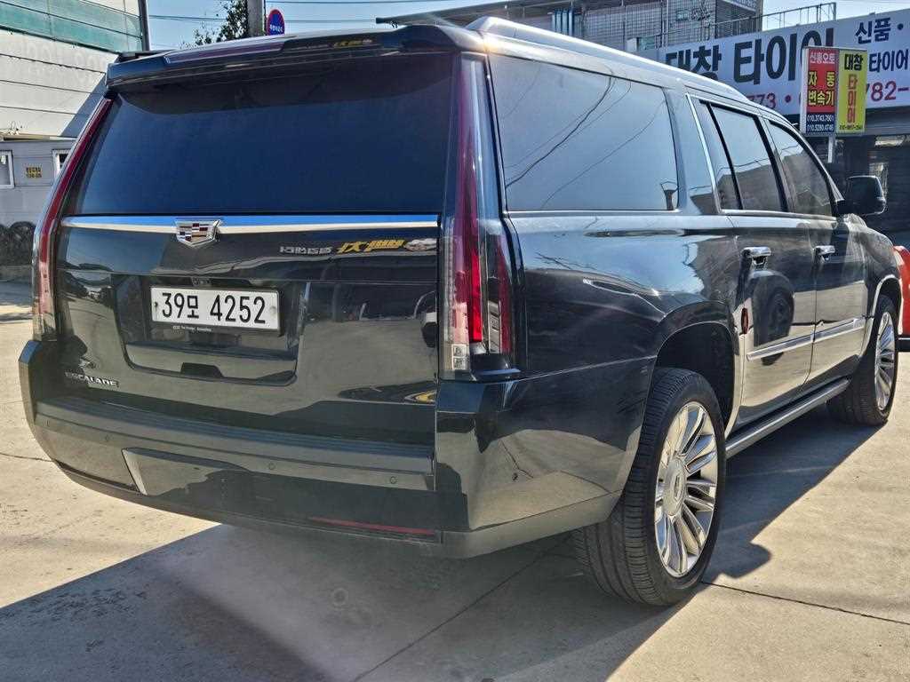 Cadillac Escalade - Vista 4