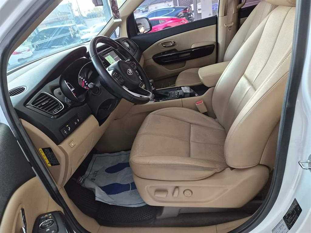 KIA Carnival - Vista 6