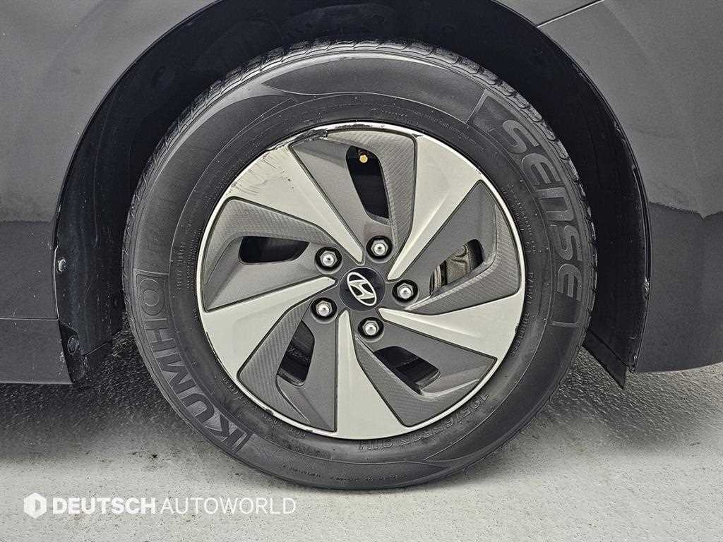 HYUNDAI Ioniq - Vista 4