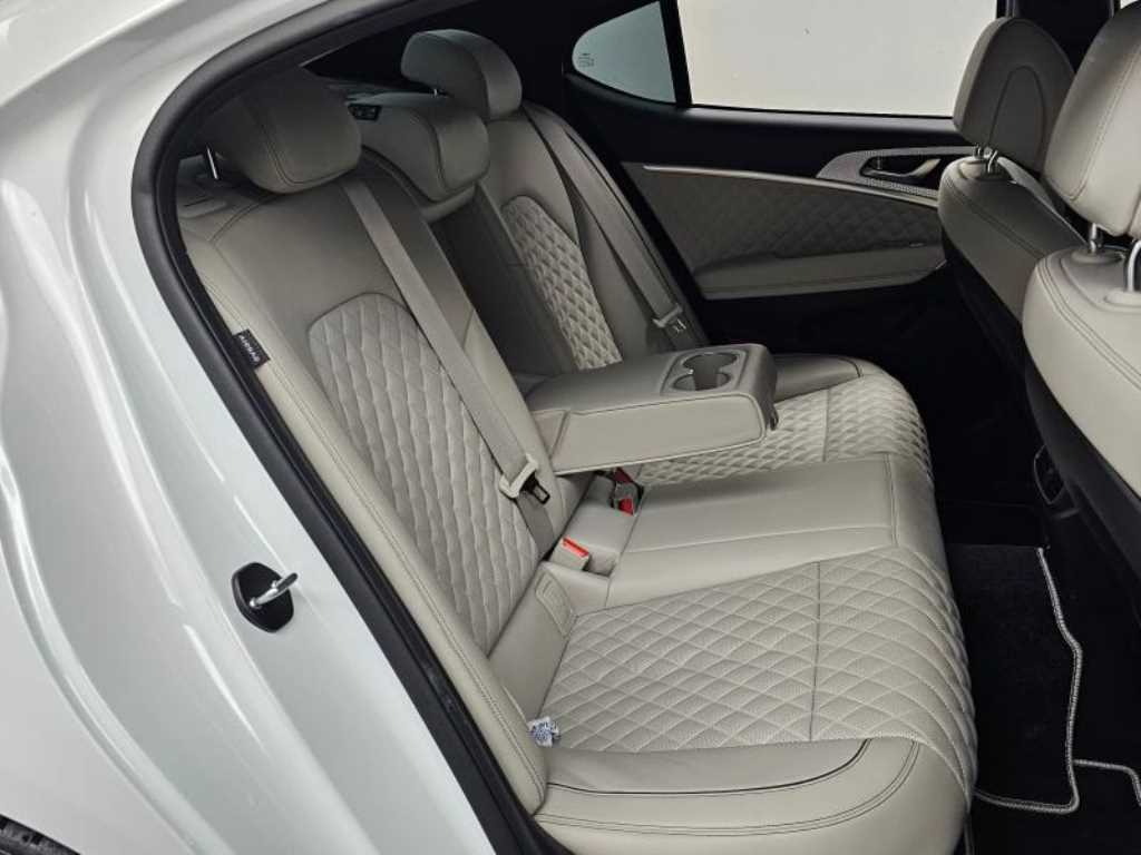 Genesis G70 - Vista 12