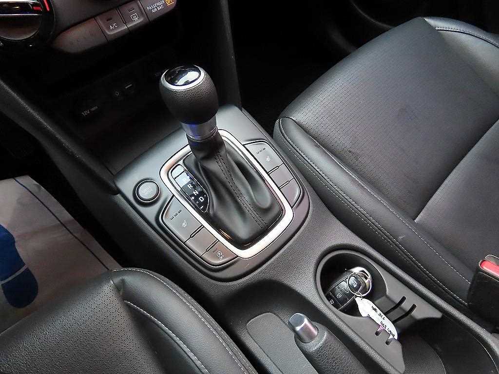 HYUNDAI Kona - Vista 10