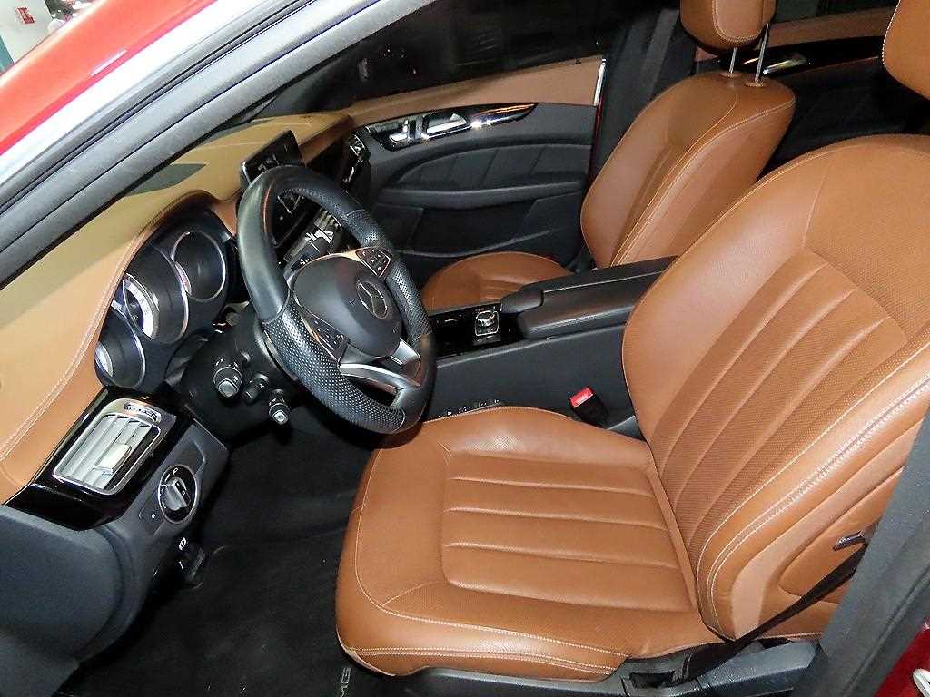 Mercedes Benz CLS Class - Vista 6