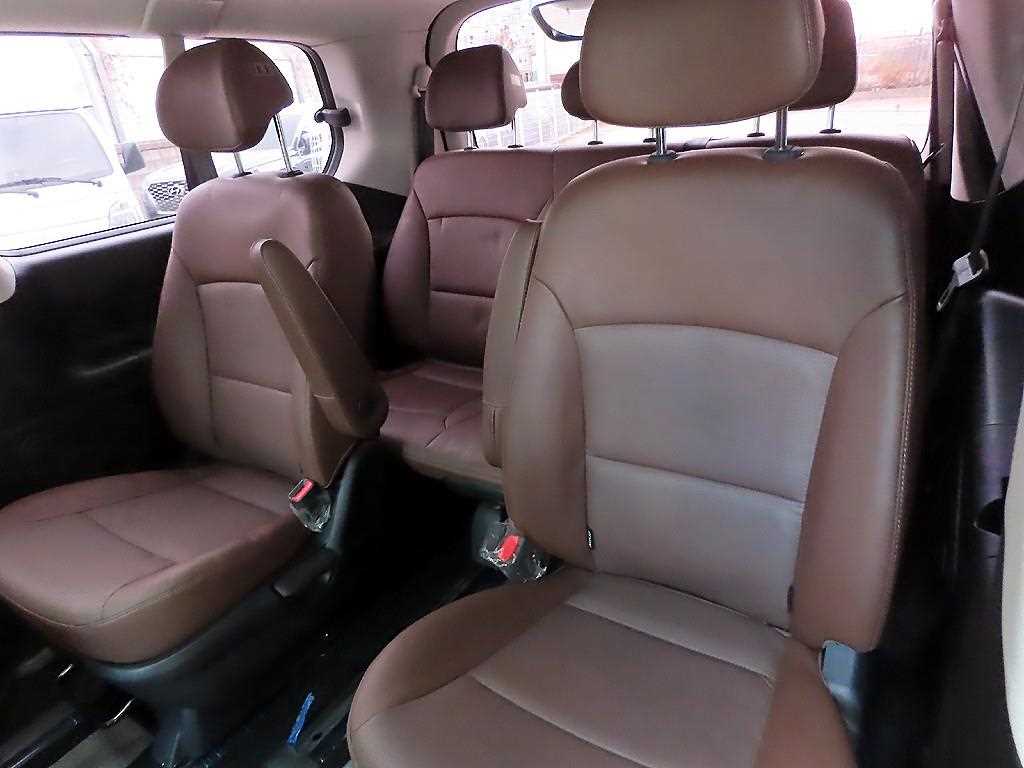 HYUNDAI Starex - Vista 7