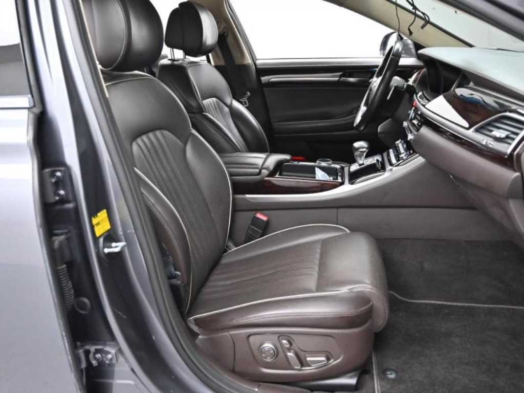 Genesis EQ900 - Vista 10