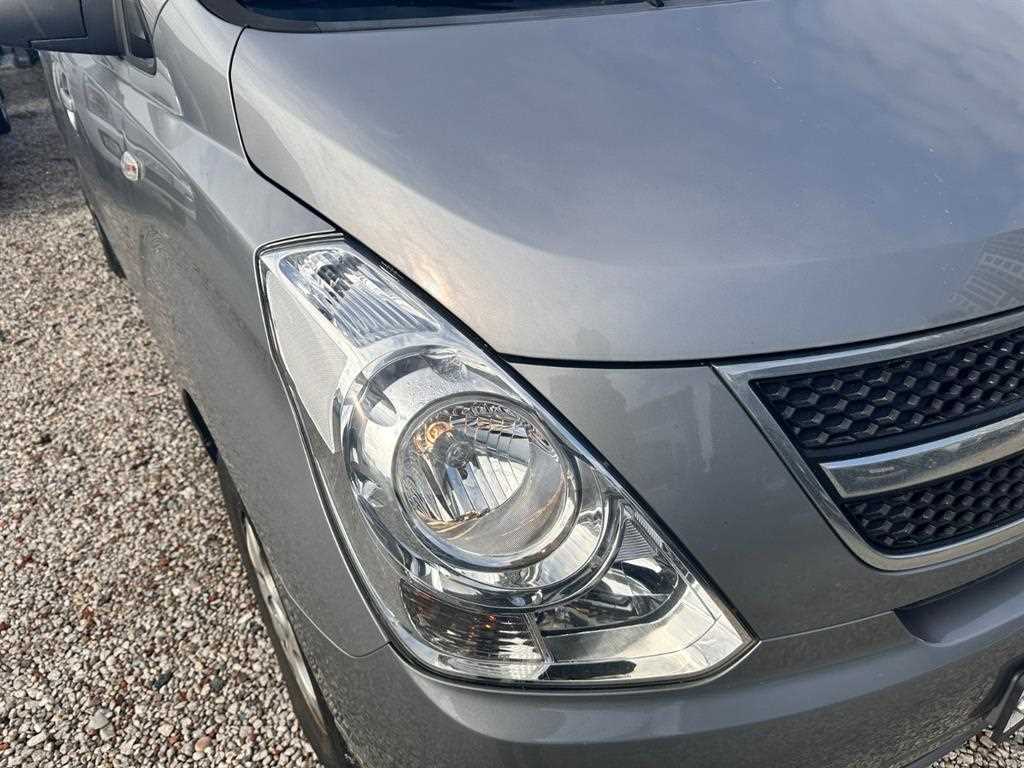 HYUNDAI Starex - Vista 9