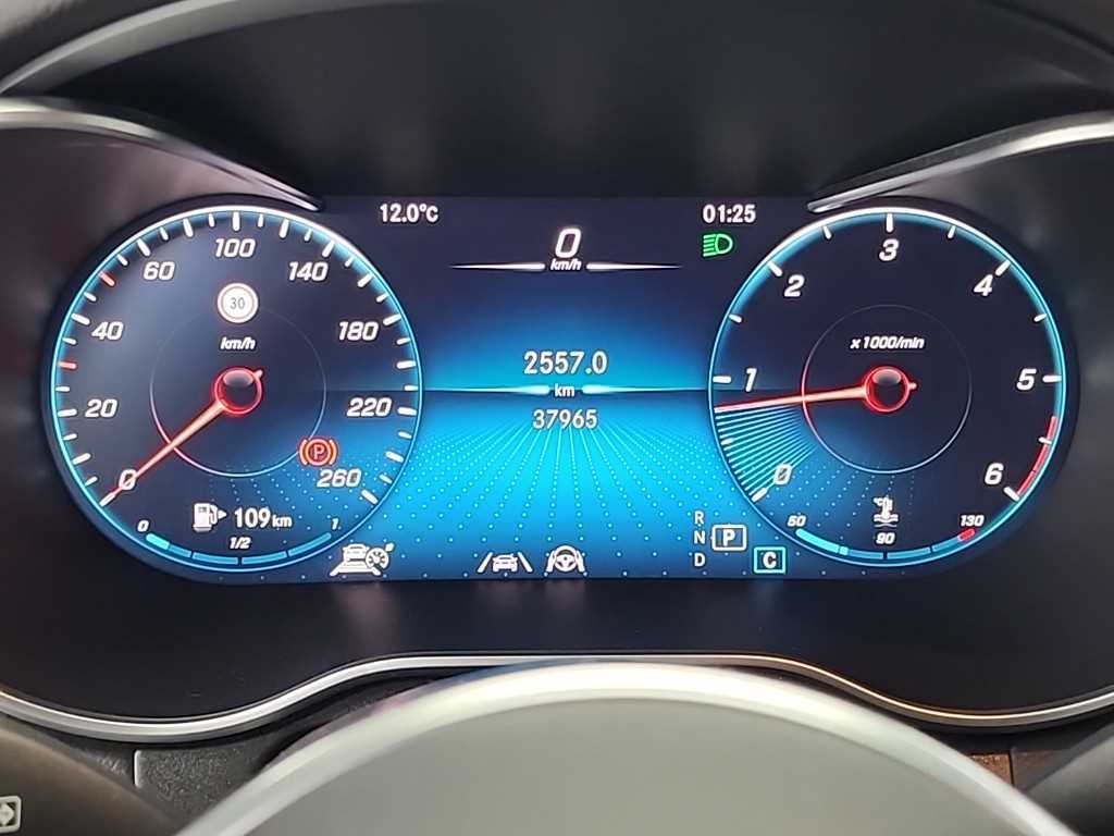 Mercedes Benz GLC Class - Vista 6