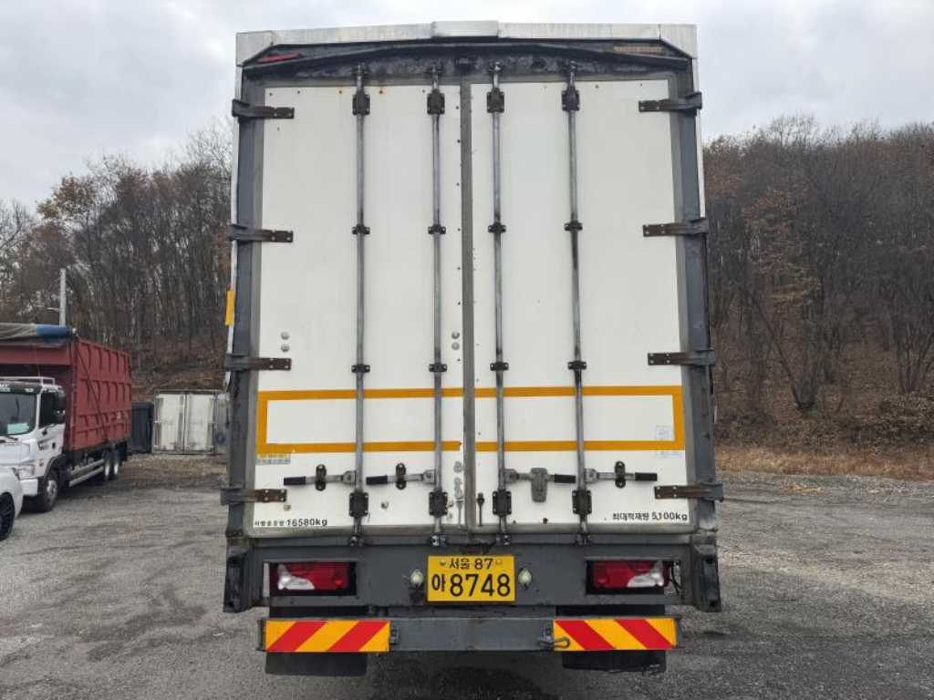 medium and large cargo truck - Vista 5