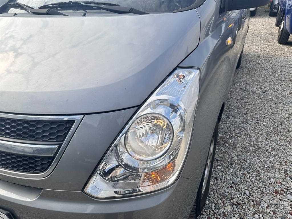 HYUNDAI Starex - Vista 10