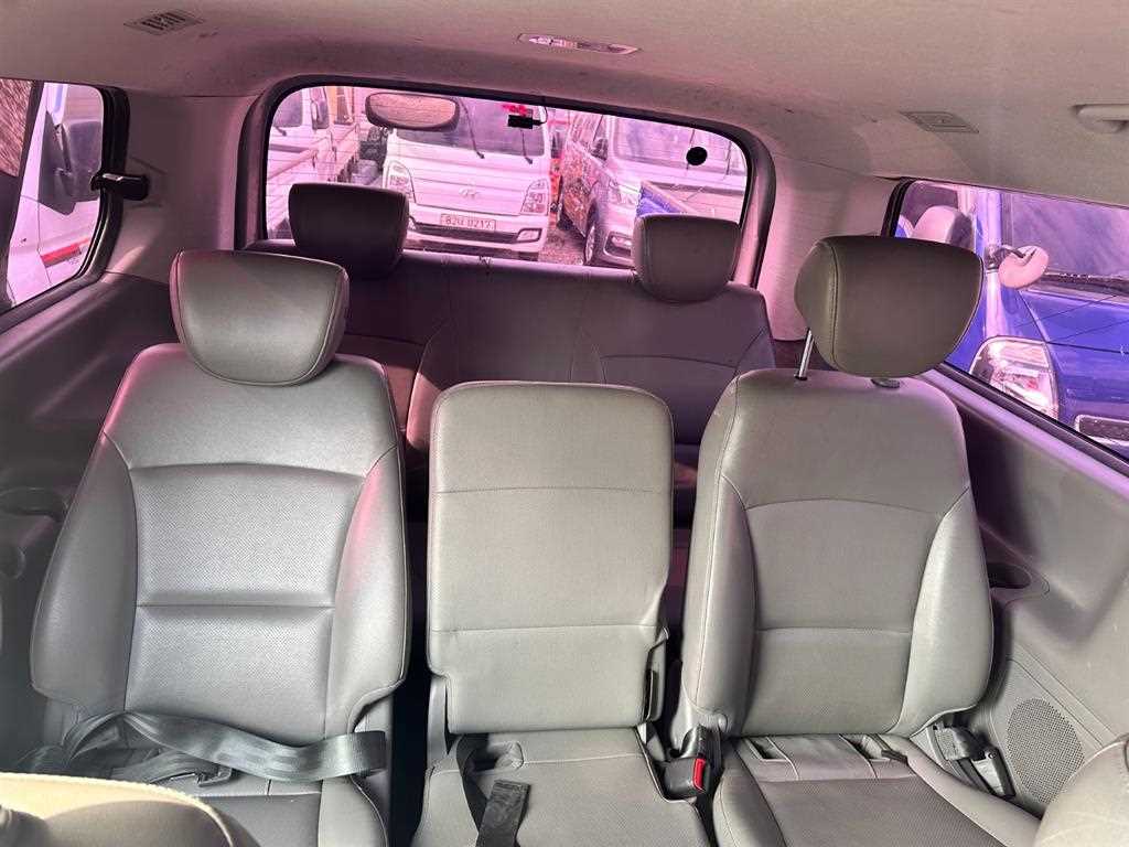 HYUNDAI Starex - Vista 5