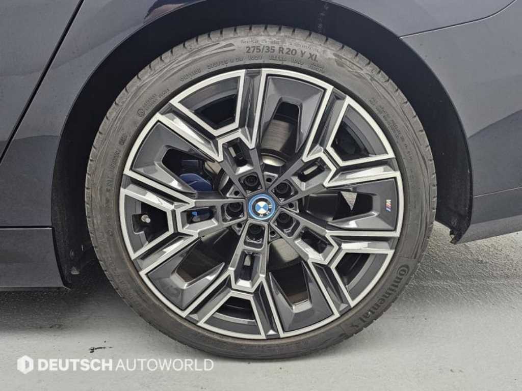 BMW 5 Series - Vista 5