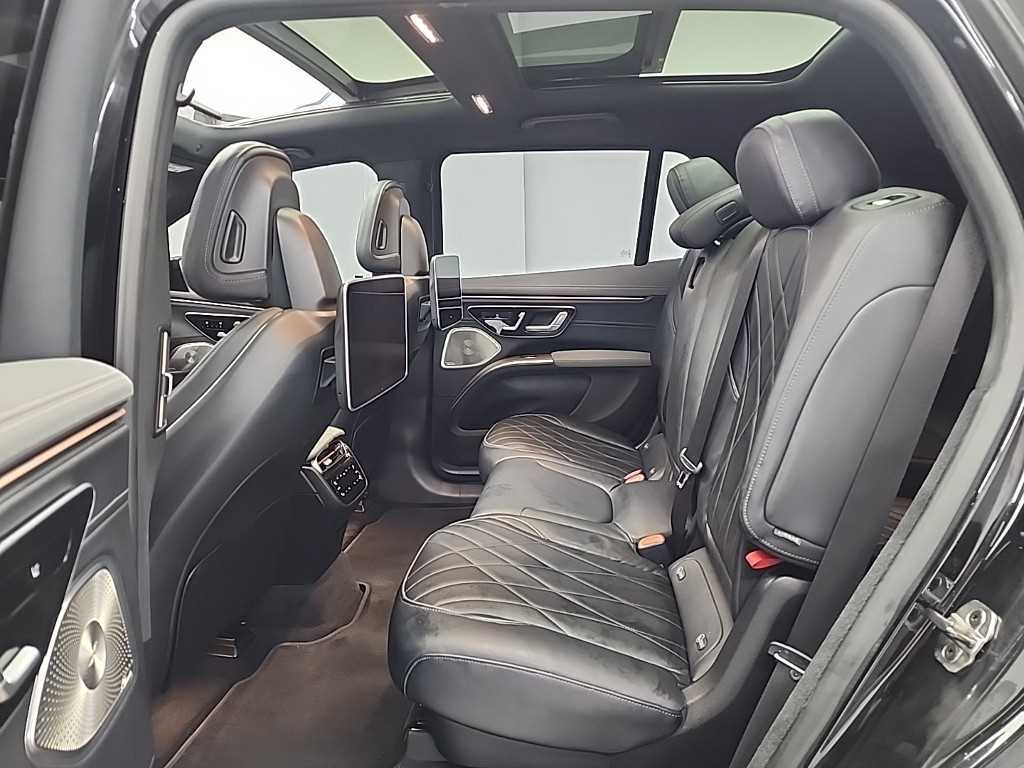 Mercedes Benz EQS - Vista 12