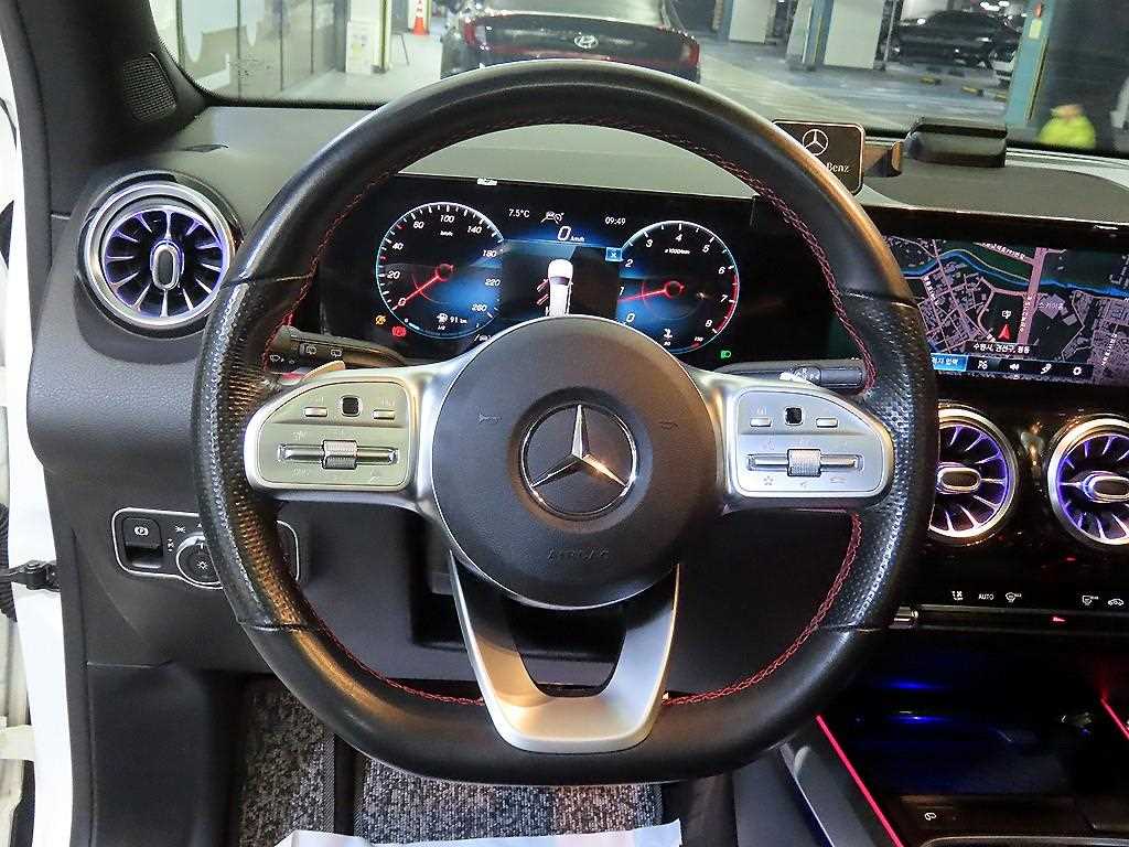 Mercedes Benz GLB Class - Vista 8