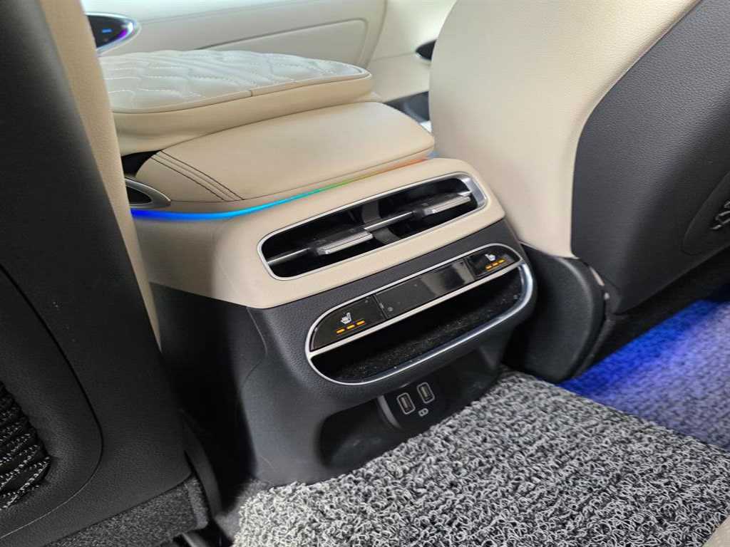 Genesis GV70 - Vista 7