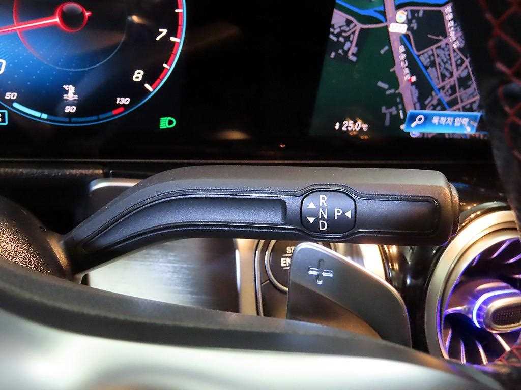 Mercedes Benz GLB Class - Vista 12