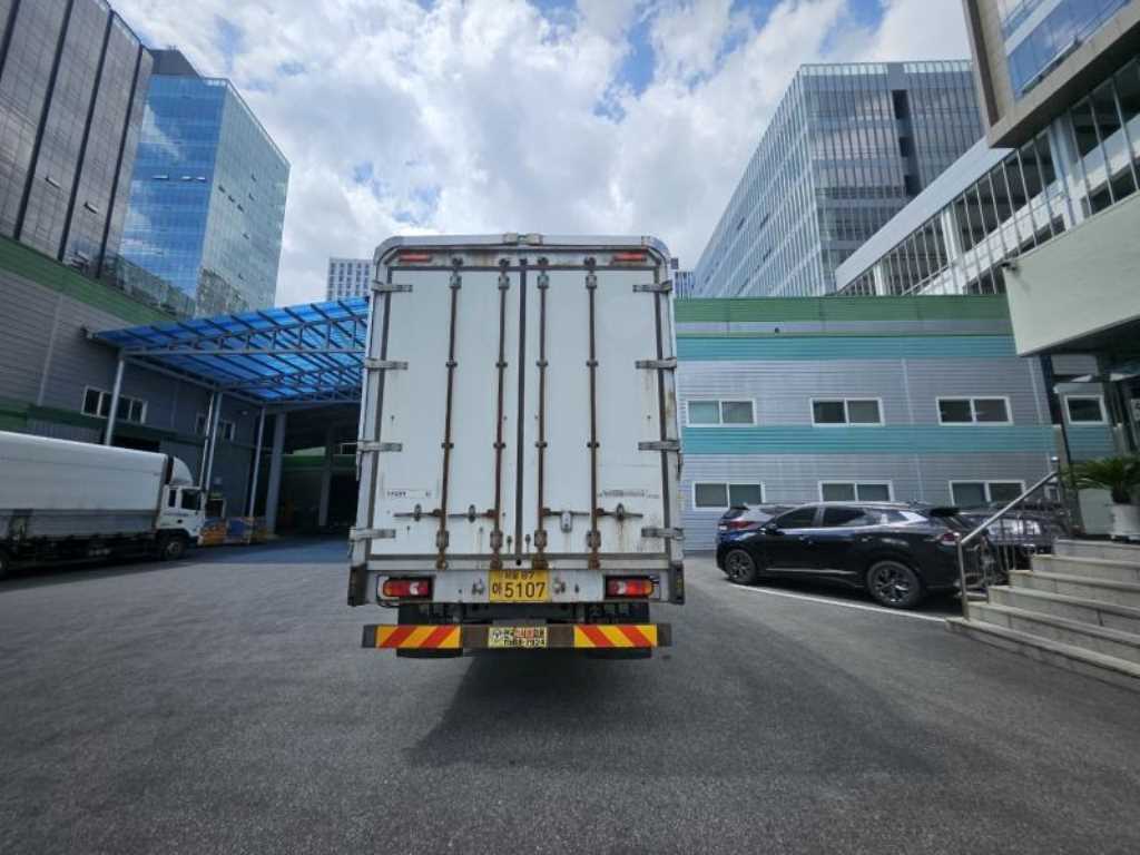 medium and large cargo truck - Vista 5