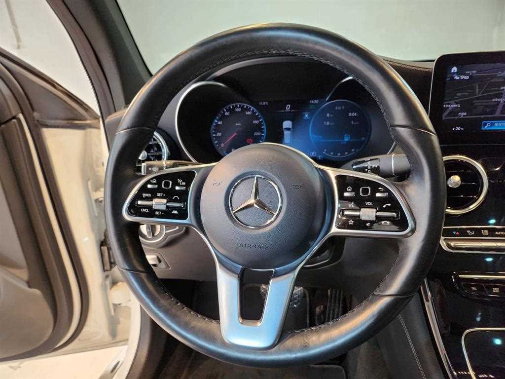 Mercedes Benz GLC Class - Vista 10