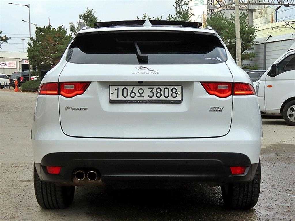 Jaguar F-PACE - Vista 4