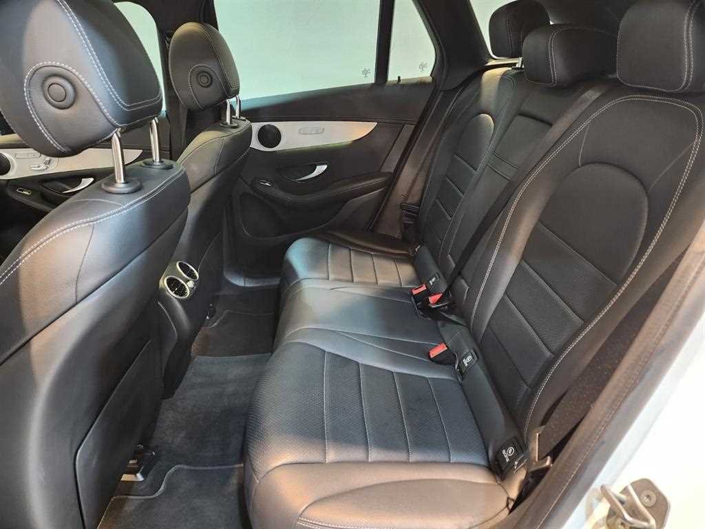 Mercedes Benz GLC Class - Vista 7