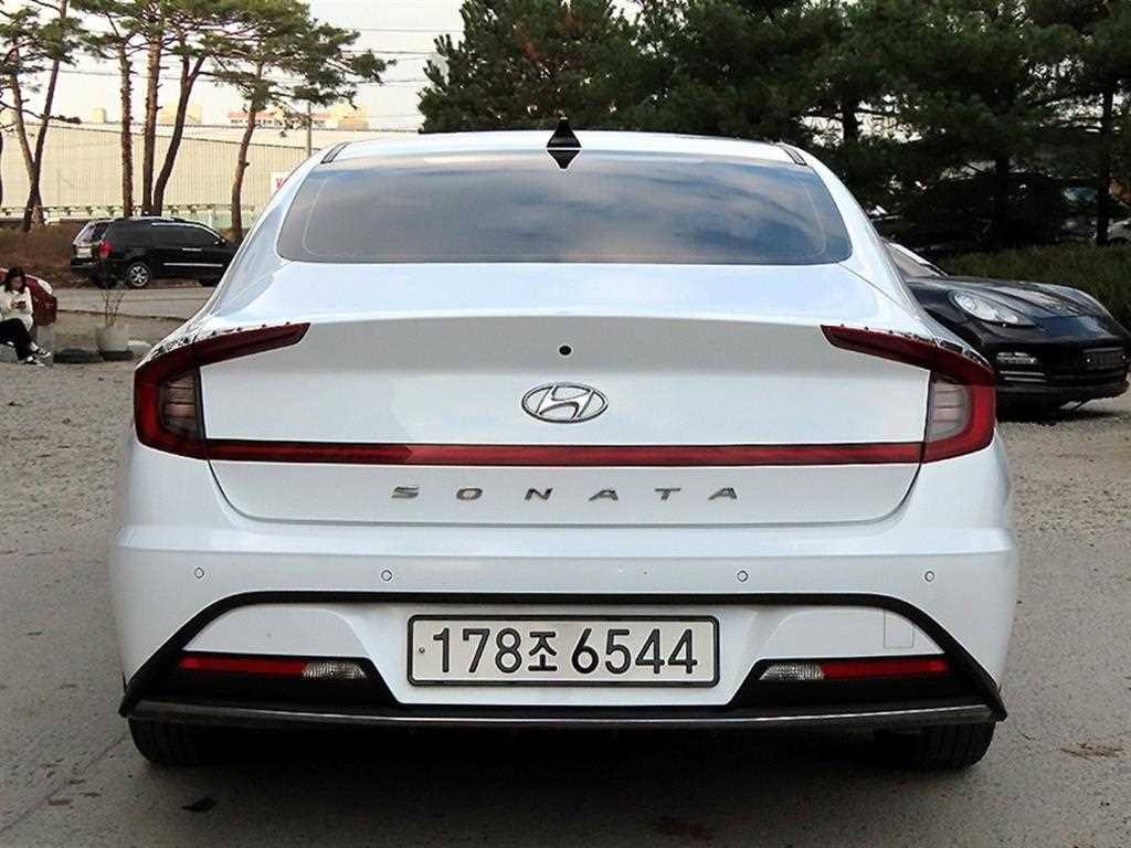 HYUNDAI Sonata - Vista 4