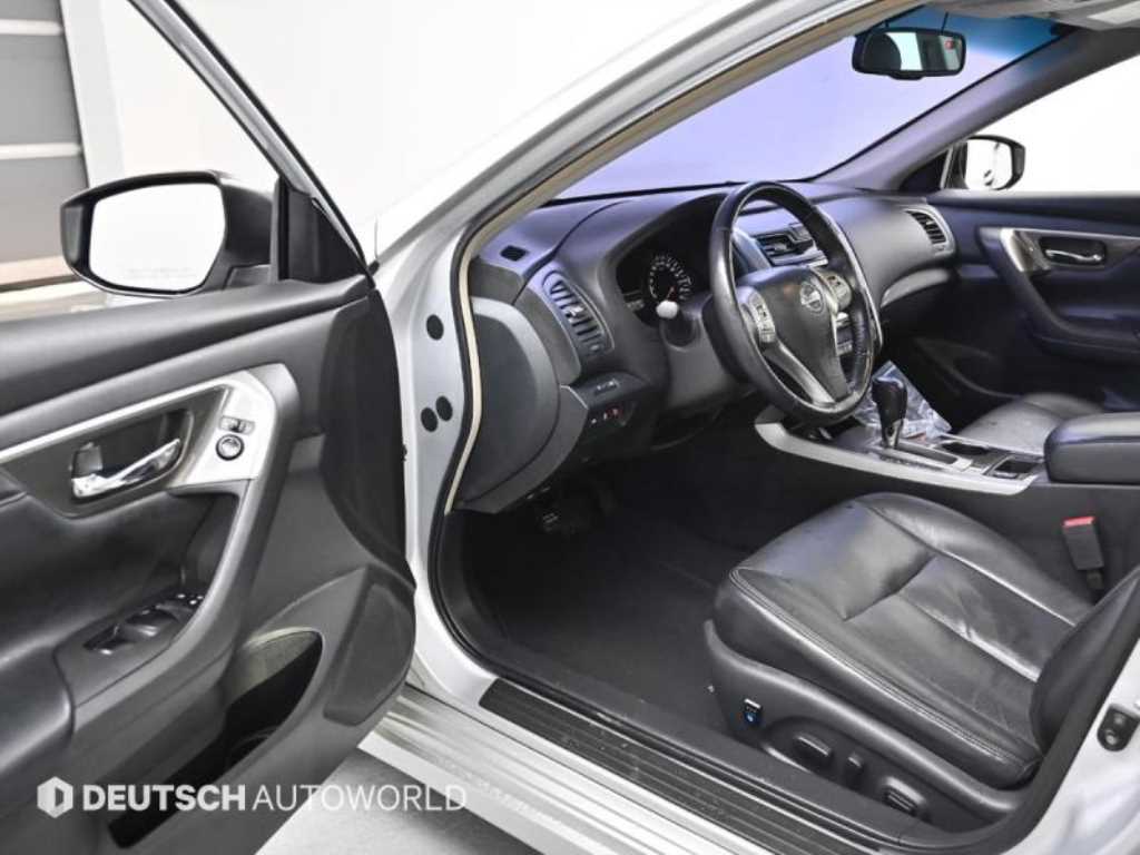 Nissan Altima - Vista 11