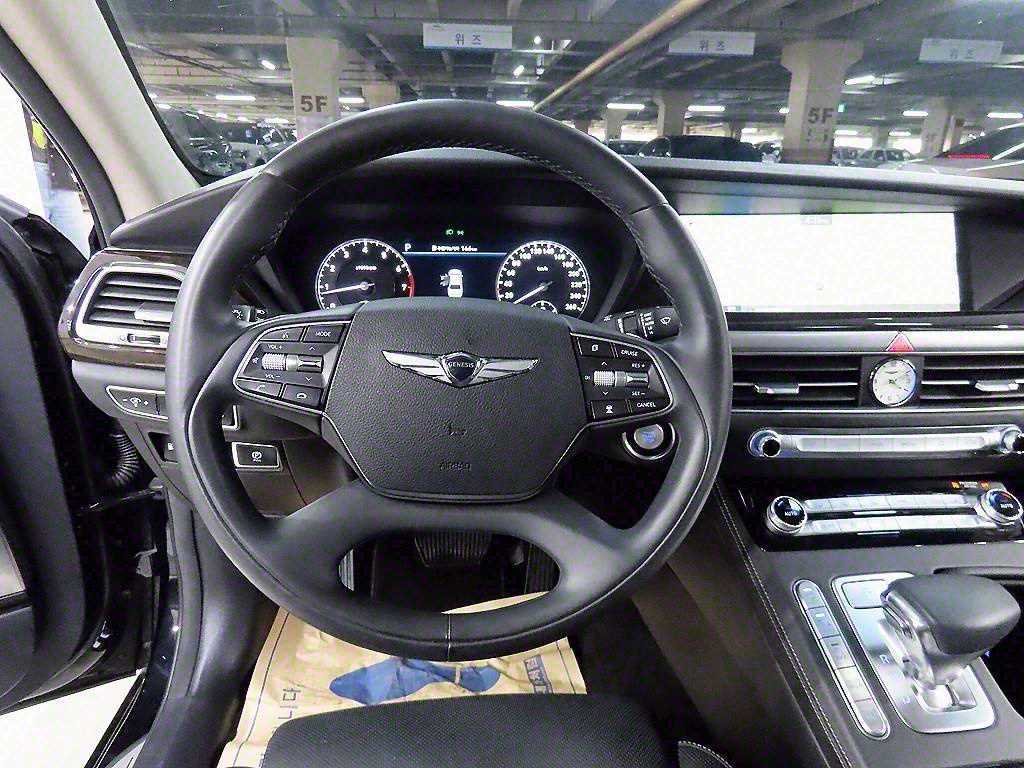 Genesis G90 - Vista 9