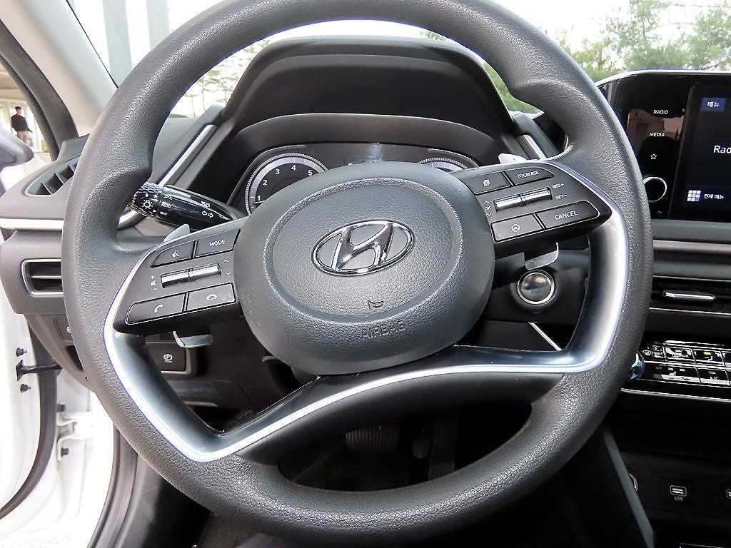 HYUNDAI Sonata - Vista 8